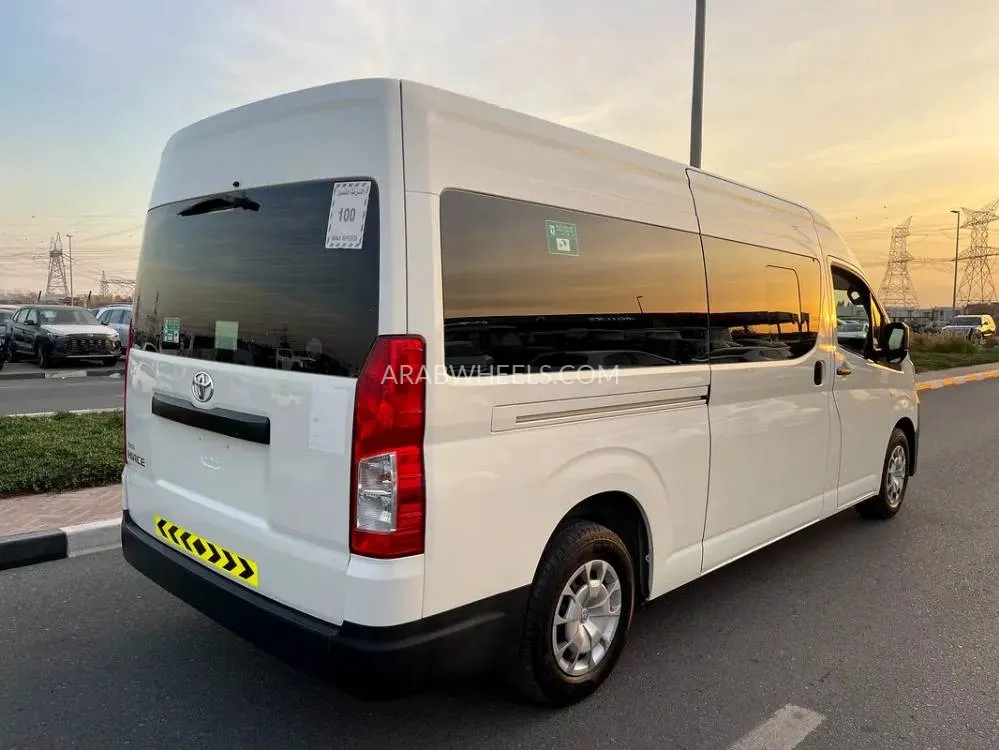 Toyota Hiace 2022 for Sale in Dubai Image-4
