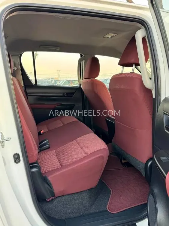 Toyota Hilux 2021 for Sale in Dubai Image-8