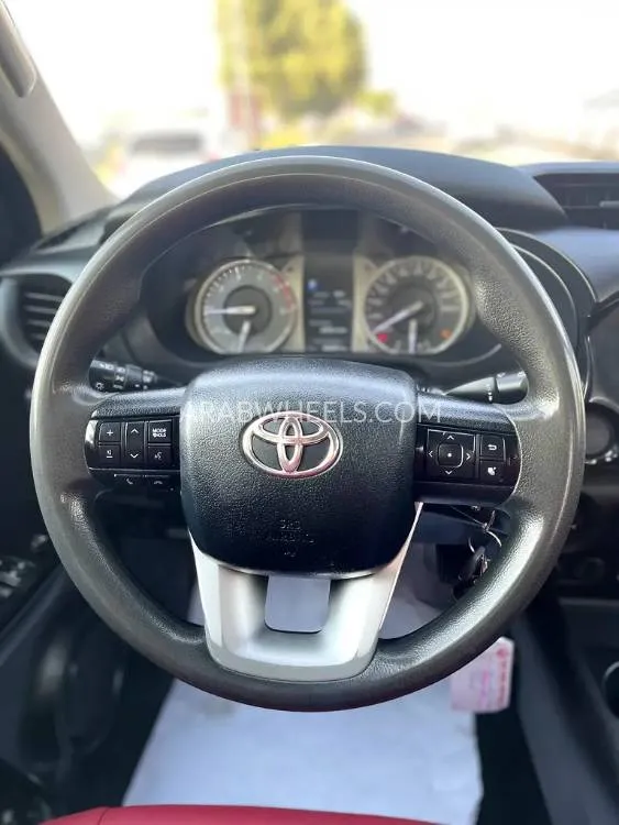 Toyota Hilux 2021 for Sale in Dubai Image-6