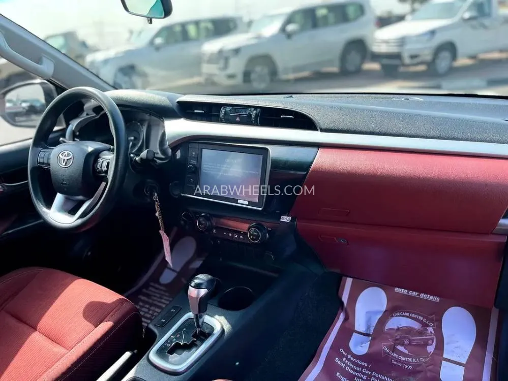 Toyota Hilux 2023 for Sale in Dubai Image-12