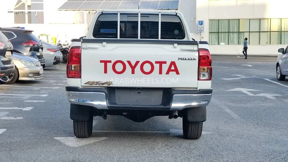 Toyota Hilux 2024 for Sale in Dubai Image-8