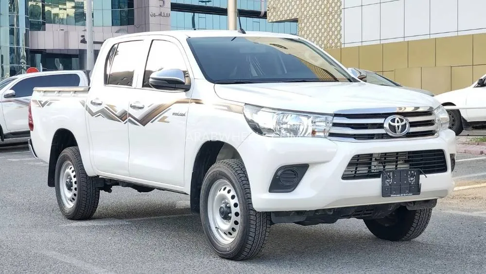 Toyota Hilux 2024 for Sale in Dubai Image-9