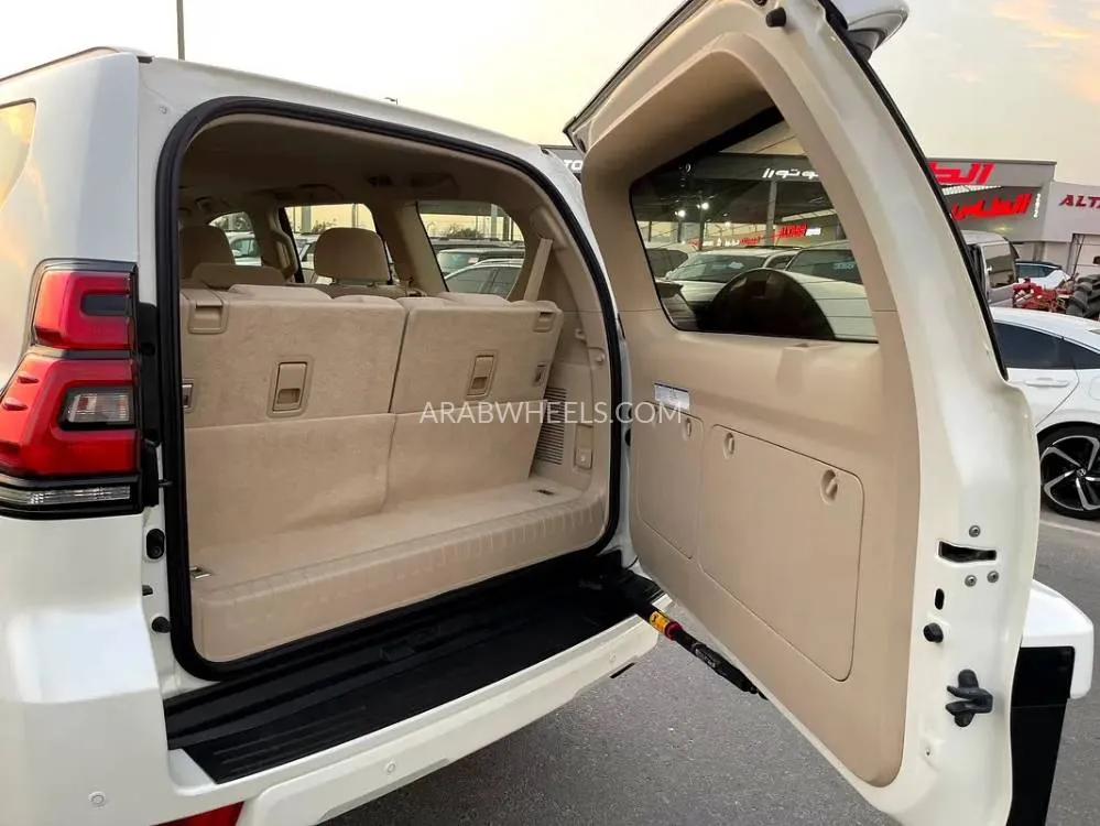 Toyota Land Cruiser Prado 2020 for Sale in Dubai Image-4