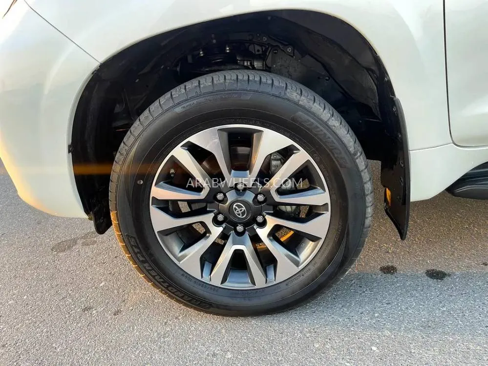 Toyota Land Cruiser Prado 2022 for Sale in Dubai Image-13