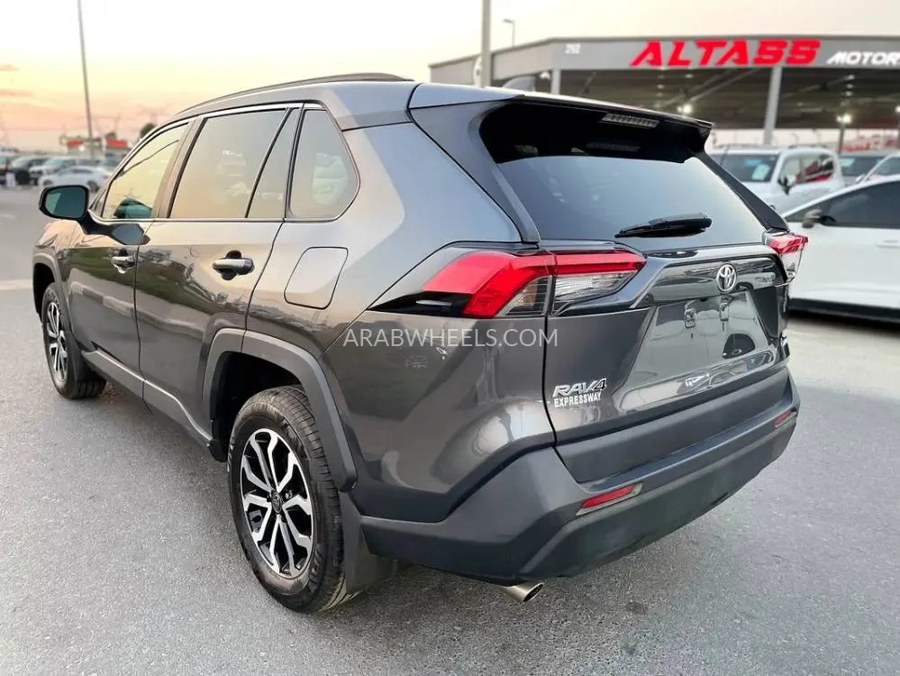 Toyota Rav4 2020 for Sale in Dubai Image-5