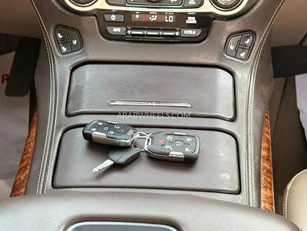 Chevrolet Tahoe 2019 for Sale in Sharjah Image-18