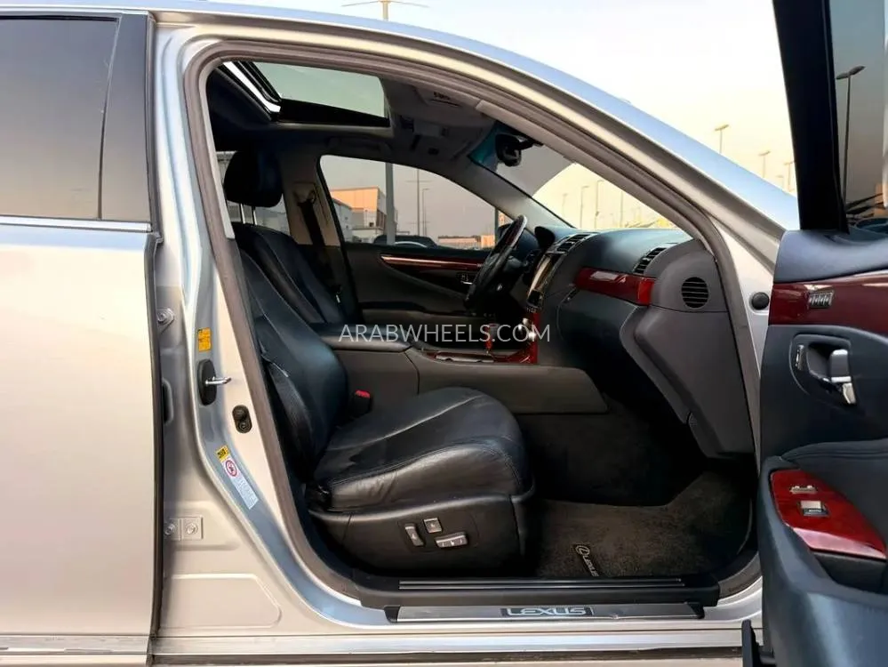 Lexus LS 2010 for Sale in Sharjah Image-5