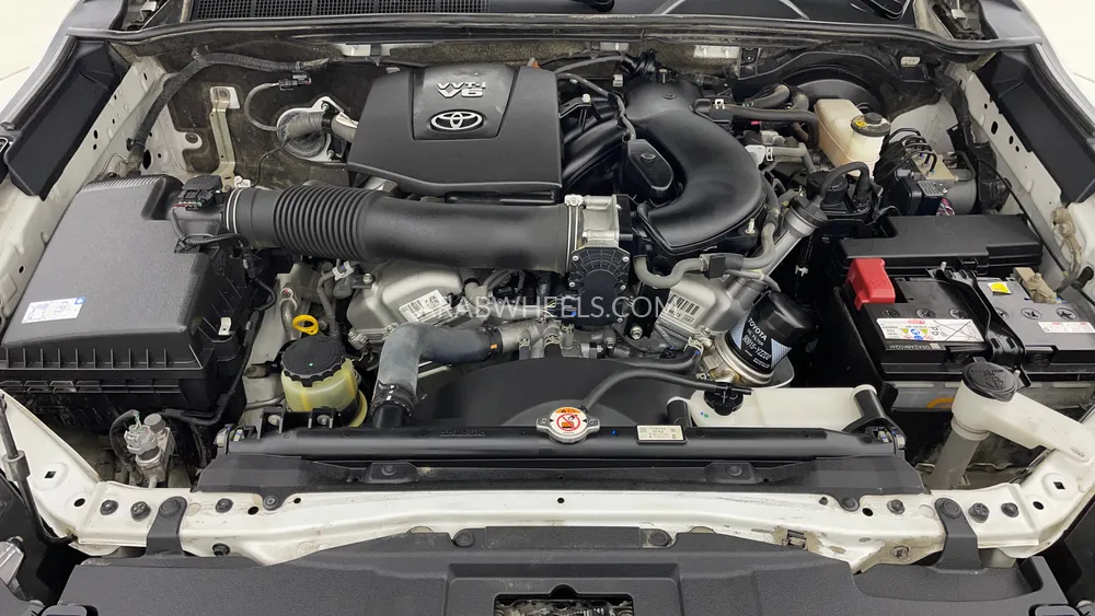 Toyota Fortuner 2023 for Sale in Dubai Image-9