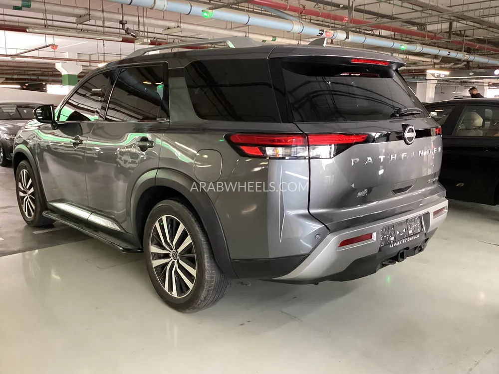 Nissan Pathfinder 2024 for Sale in Sharjah Image-3