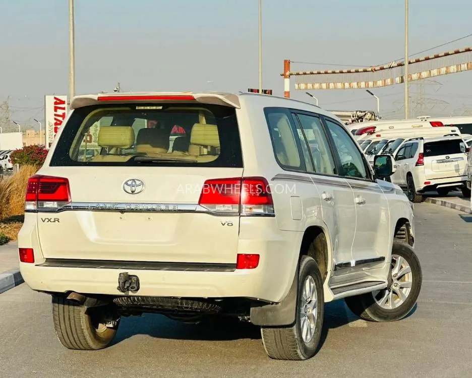 Toyota Land Cruiser 2018 for Sale in Dubai Image-8