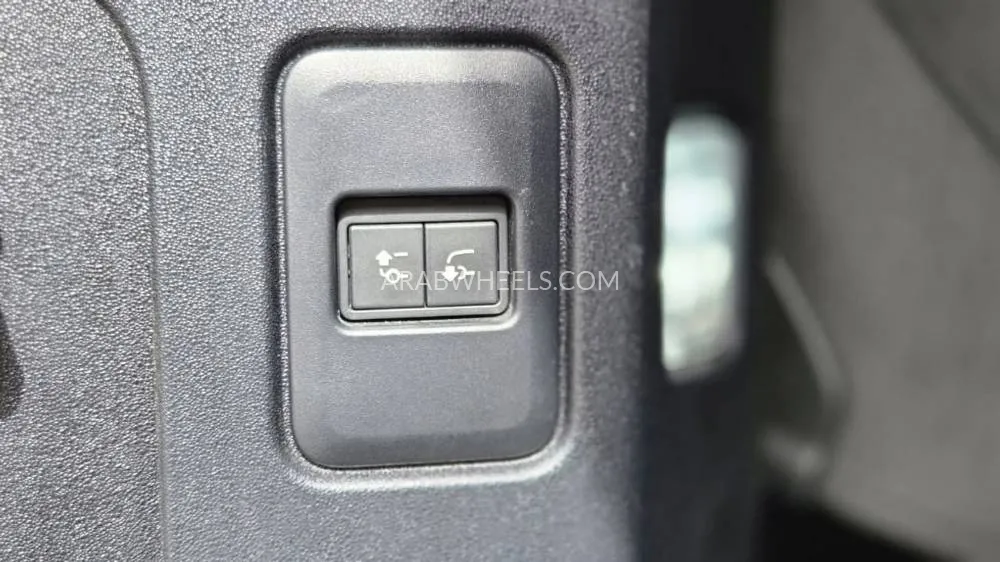 Land Rover Defender 2024 for Sale in Dubai Image-10