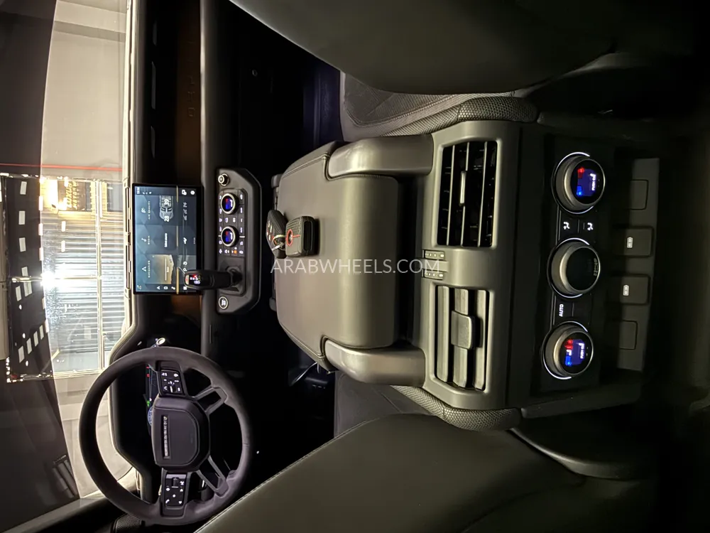 Land Rover Defender 2023 for Sale in Dubai Image-10