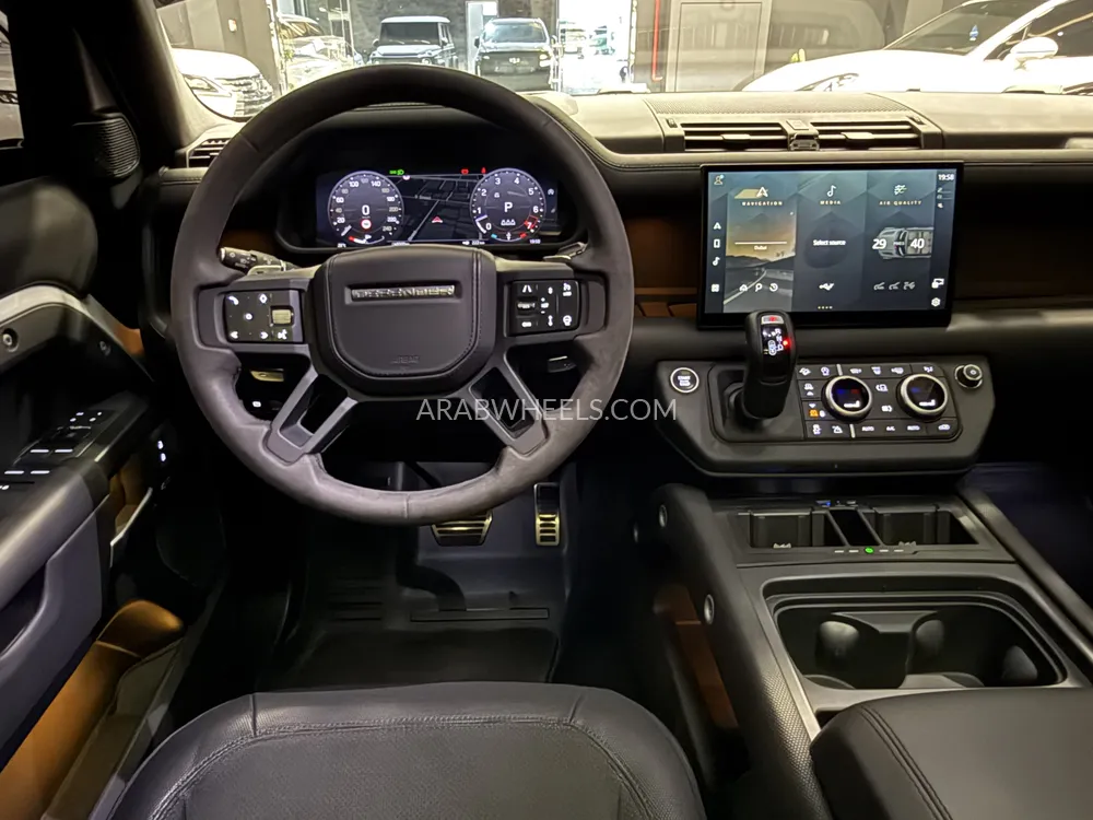 Land Rover Defender 2023 for Sale in Dubai Image-8