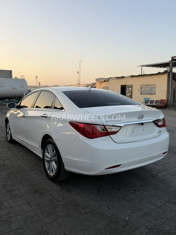 Hyundai Sonata 2011 for Sale in Ajman Image-4