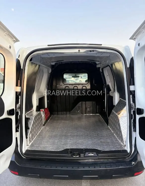 Renault Dokker Van 2019 for Sale in Sharjah Image-11