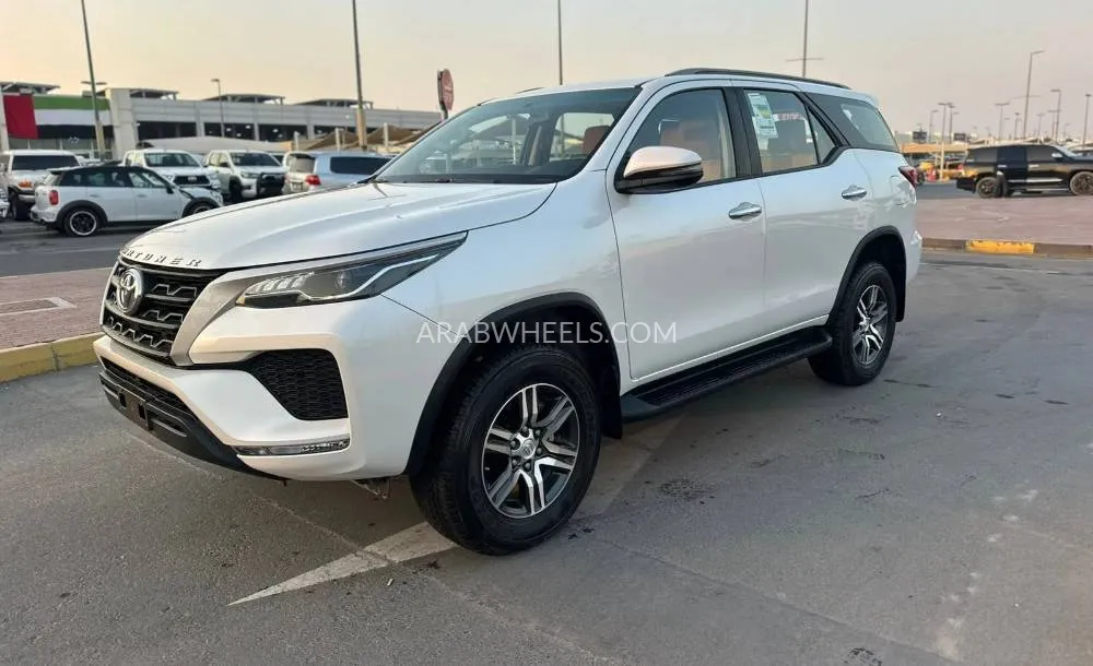 Toyota Fortuner 2024 for Sale in Sharjah Image-4