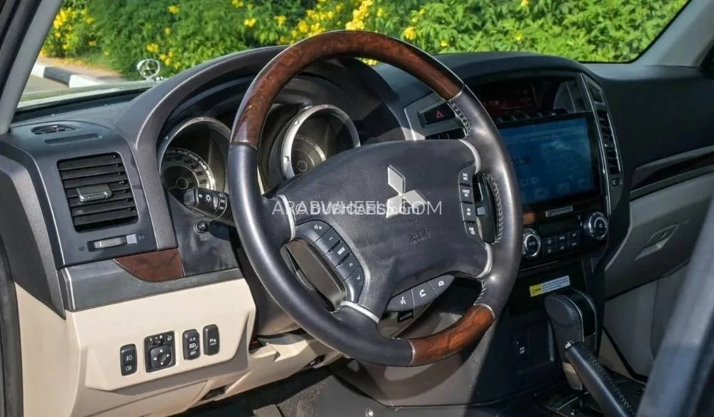 Mitsubishi Pajero 2020 for Sale in Dubai Image-4