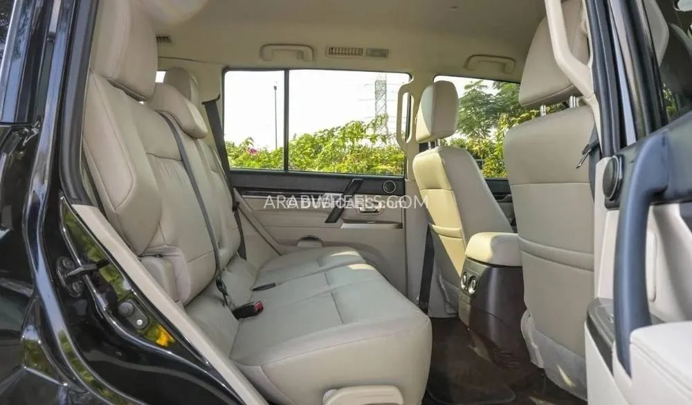 Mitsubishi Pajero 2020 for Sale in Dubai Image-15