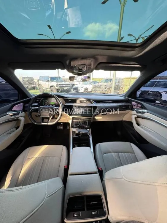 أودي Q8 e-tron 2020 for Sale in عجمان Image-6