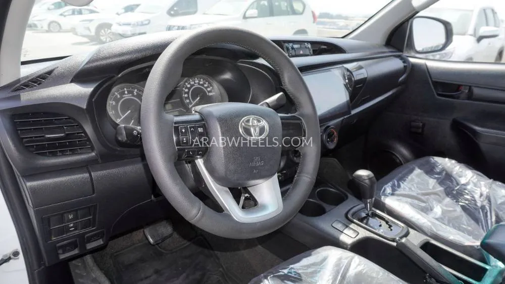 Toyota Hilux 2017 for Sale in Dubai Image-4