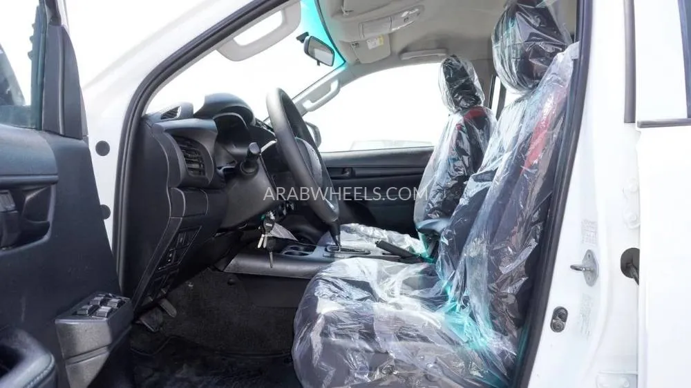 Toyota Hilux 2017 for Sale in Dubai Image-13