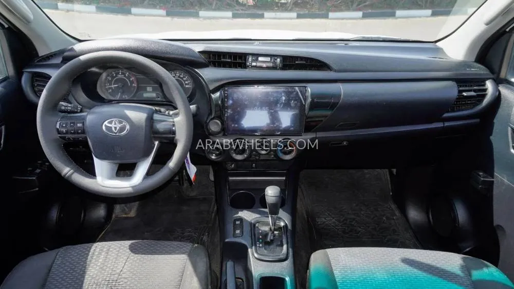 Toyota Hilux 2017 for Sale in Dubai Image-6