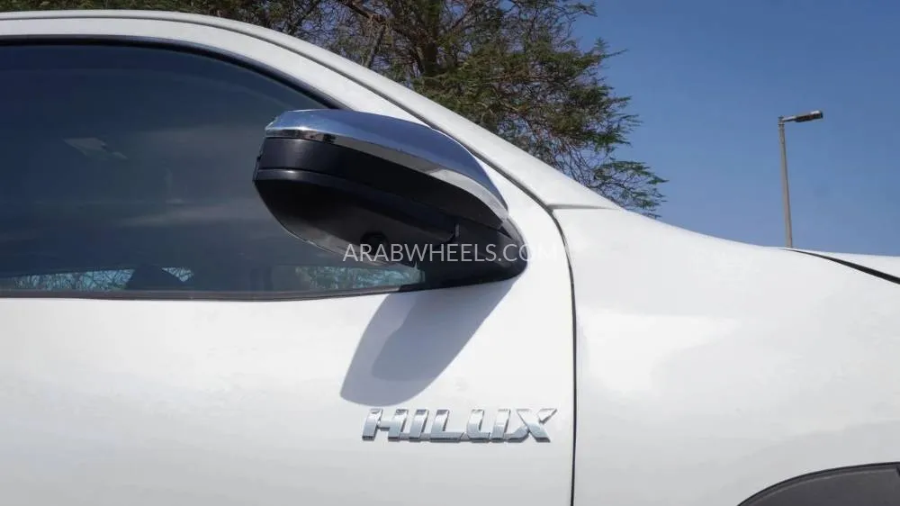 Toyota Hilux 2017 for Sale in Dubai Image-15