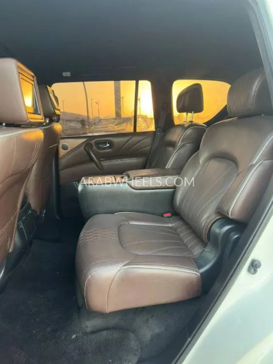 Infiniti QX80 2015 for Sale in Ajman Image-16