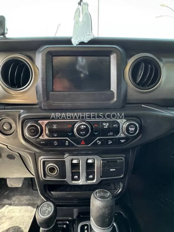 Jeep Wrangler 2018 for Sale in Ajman Image-9