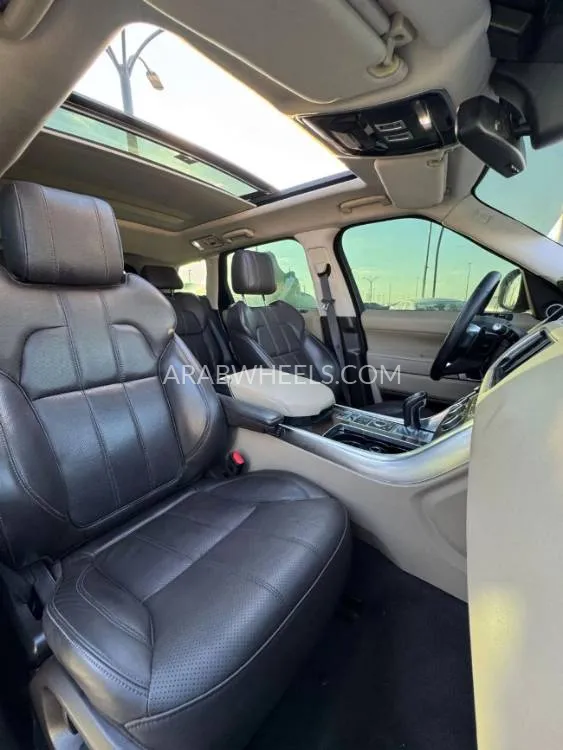 Land Rover Range Rover Sport 2015 for Sale in Ajman Image-16