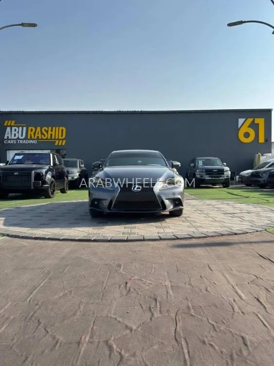 لكزس IS 2016 for Sale in عجمان Image-4