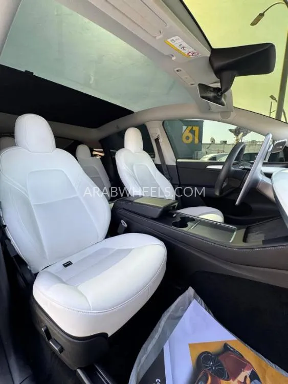 Tesla Model Y 2022 for Sale in Ajman Image-16