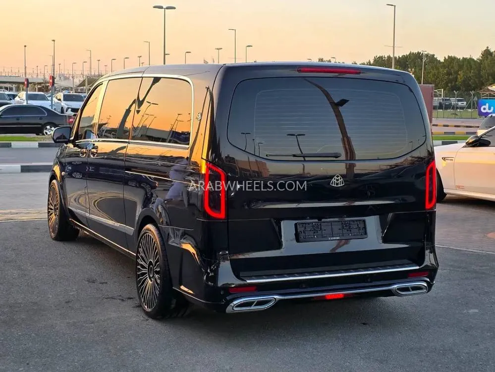 مرسيدس بنز كلاس V 2018 for Sale in الشارقة Image-10
