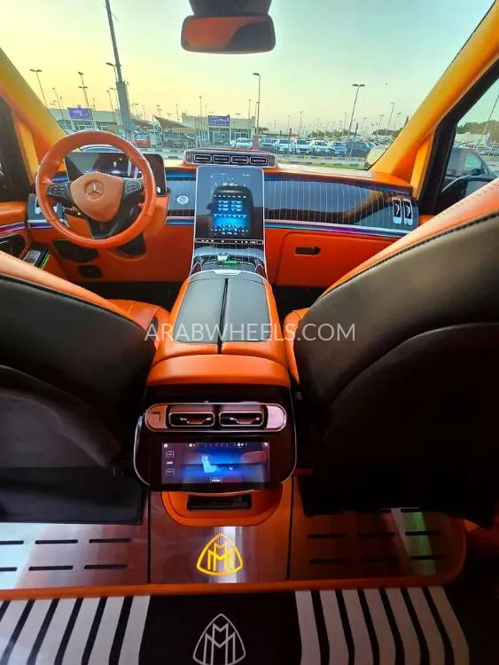 مرسيدس بنز كلاس V 2018 for Sale in الشارقة Image-16