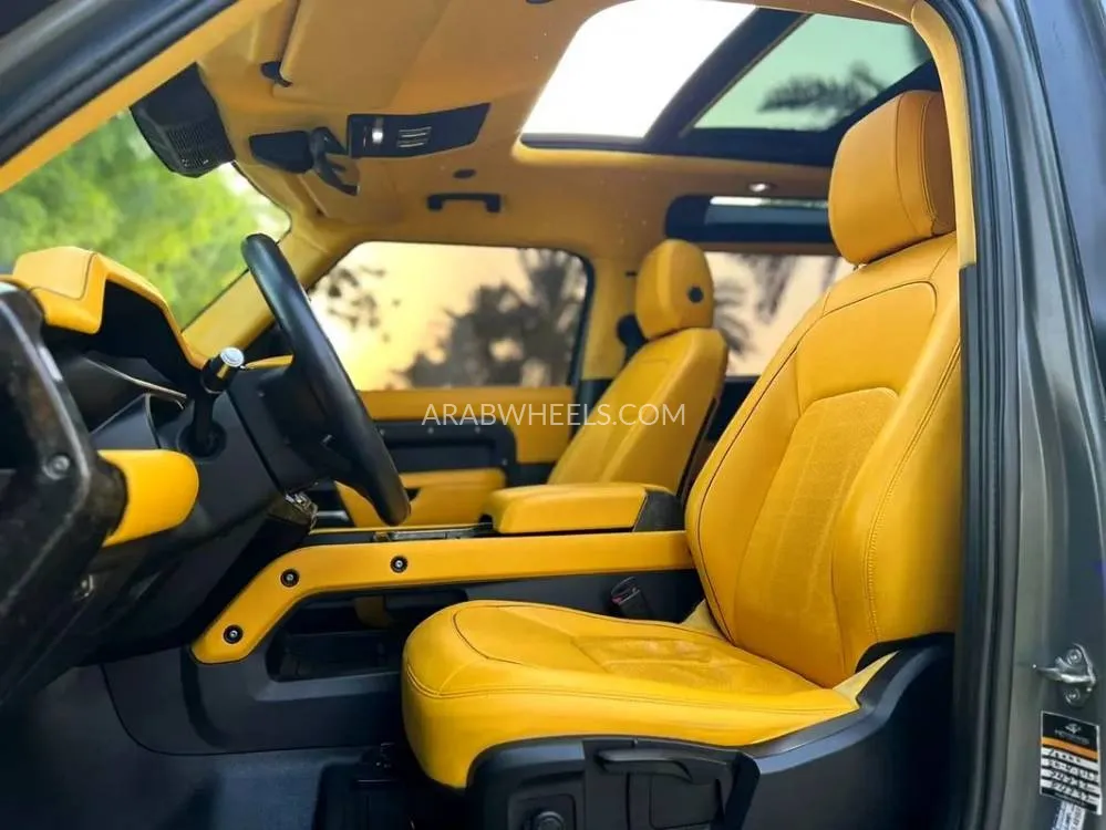 لاند روفر ديفندر 2022 for Sale in دبي Image-7