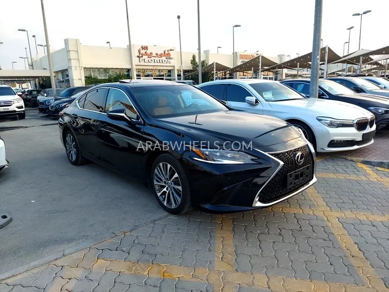لكزس ES 2020 for Sale in الشارقة Image-10