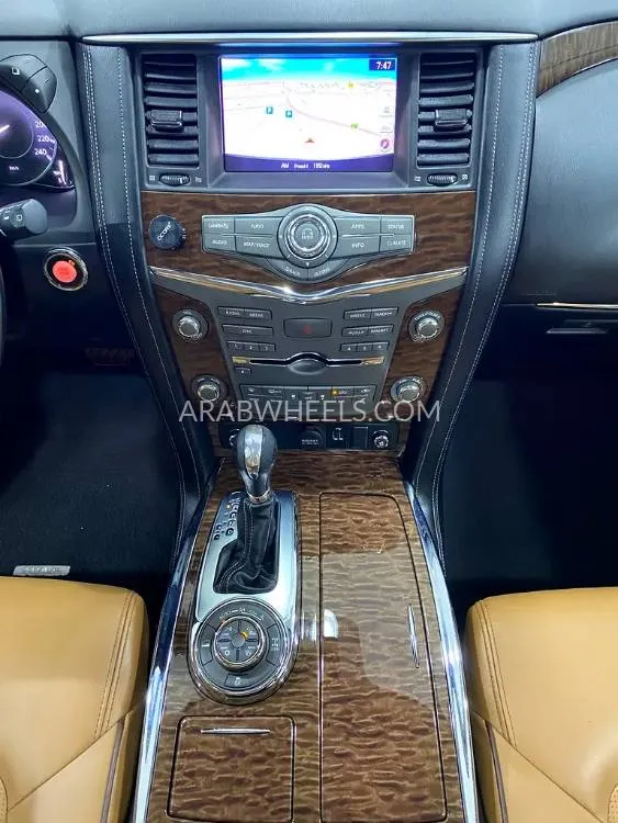 Nissan Patrol 2019 for Sale in Dubai Image-8