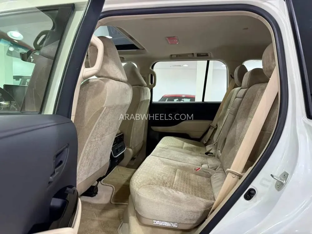 Toyota Land Cruiser 2023 for Sale in Dubai Image-9
