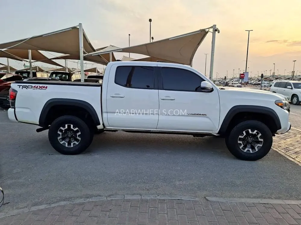 Toyota Tacoma 2017 for Sale in Sharjah Image-4
