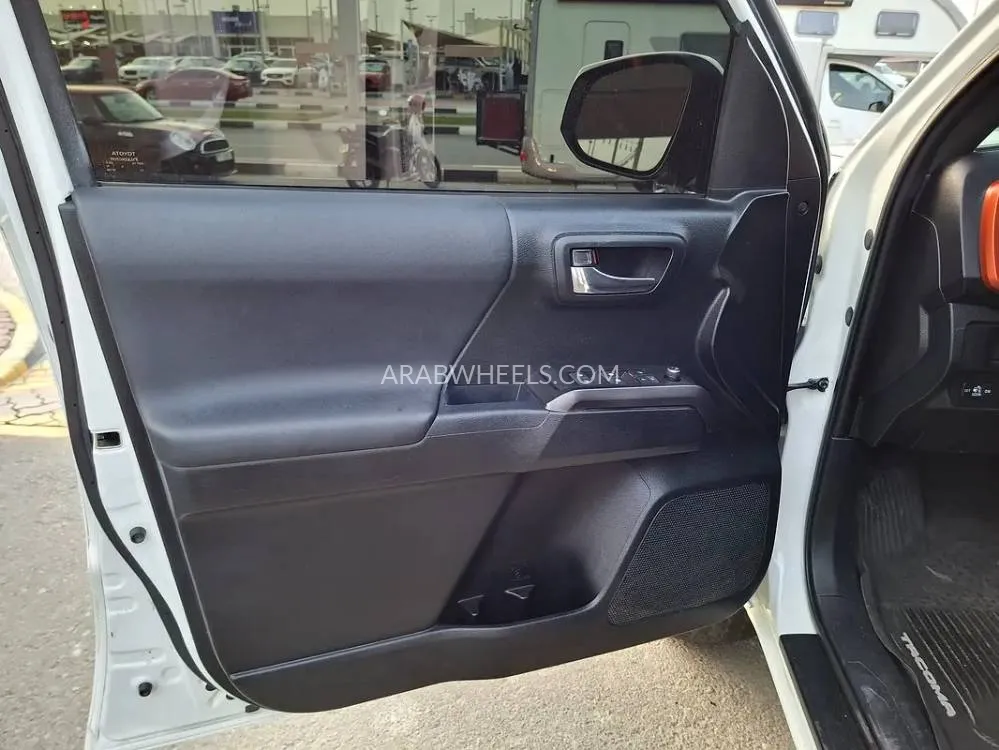 Toyota Tacoma 2017 for Sale in Sharjah Image-5