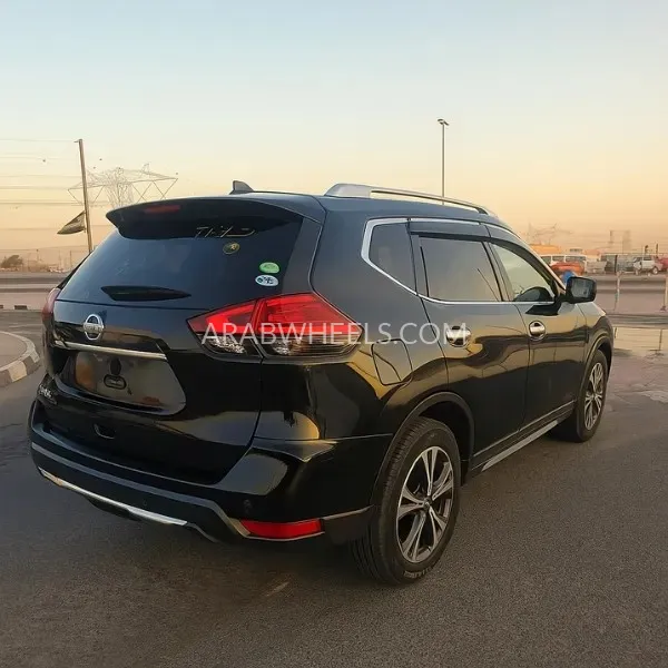 Nissan X-Trail 2018 for Sale in Dubai Image-2