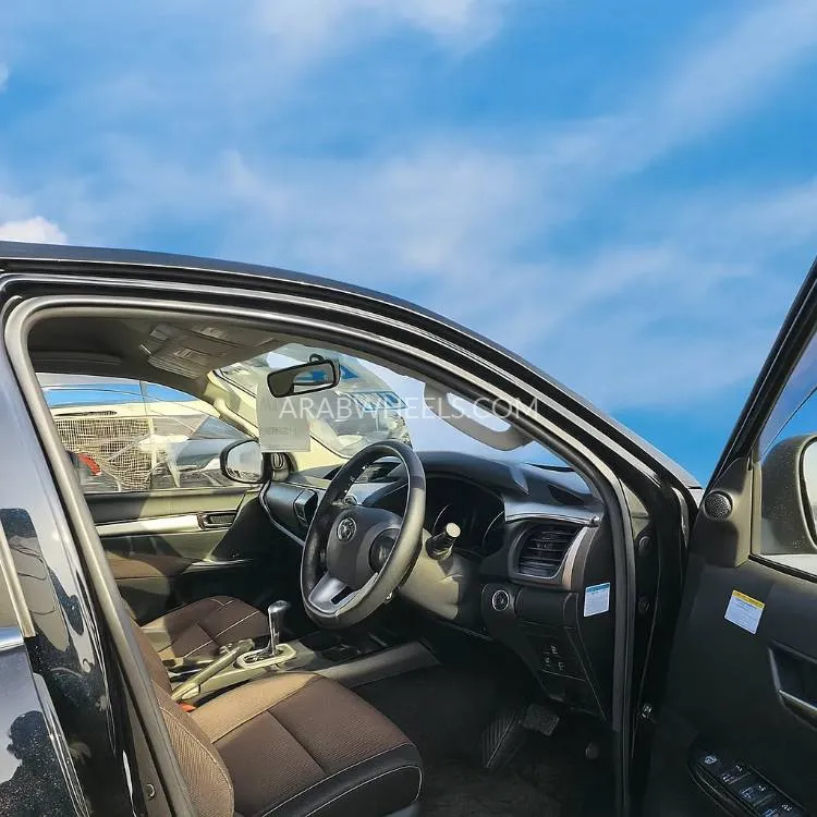 Toyota Hilux 2018 for Sale in Dubai Image-3