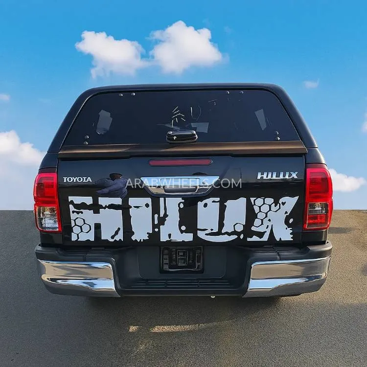 Toyota Hilux 2018 for Sale in Dubai Image-4