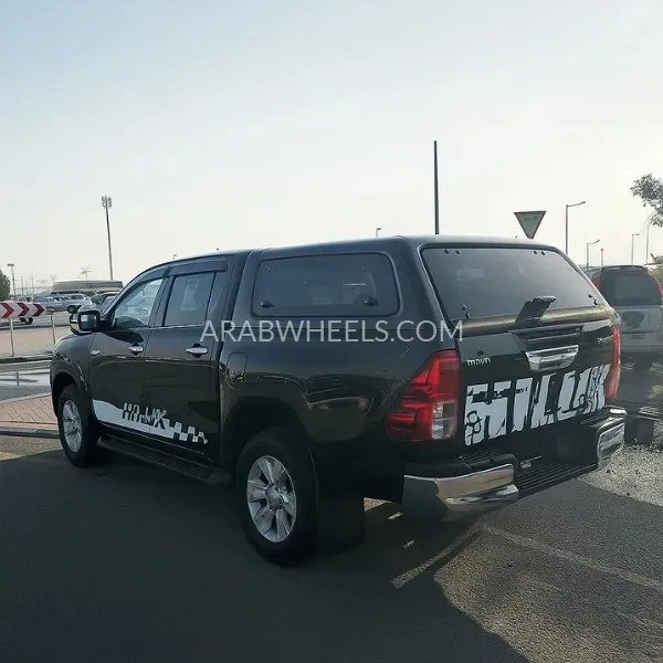 Toyota Hilux 2018 for Sale in Dubai Image-19