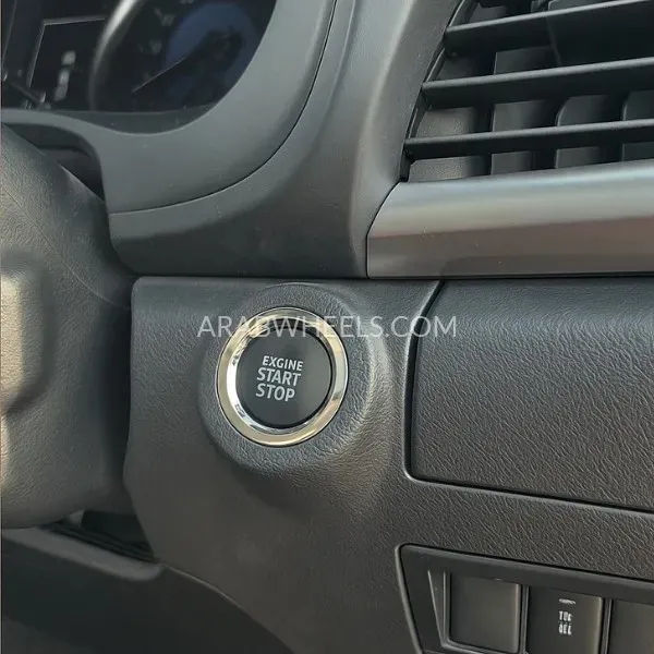 Toyota Hilux 2018 for Sale in Dubai Image-26