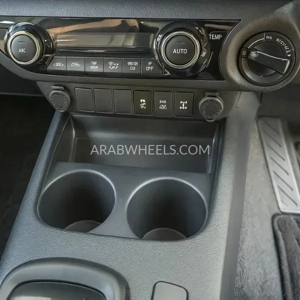Toyota Hilux 2018 for Sale in Dubai Image-27