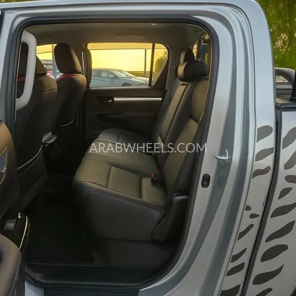 Toyota Hilux 2020 for Sale in Dubai Image-12