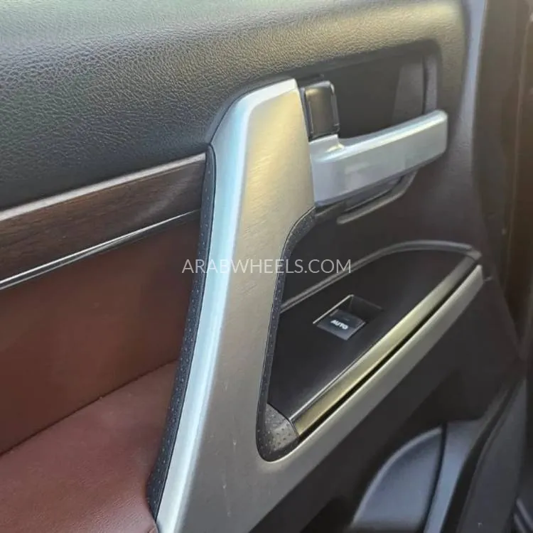 Toyota Land Cruiser 2017 for Sale in Dubai Image-9