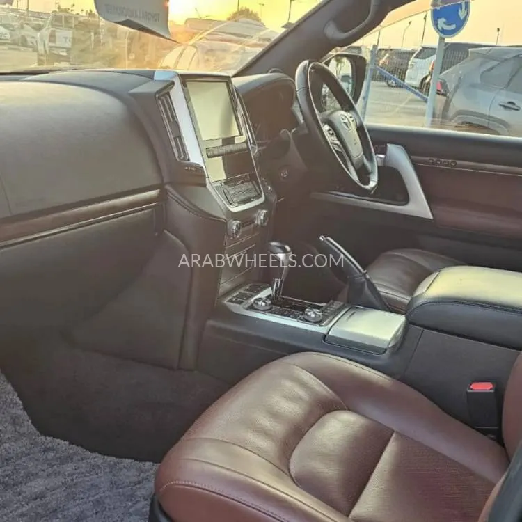 Toyota Land Cruiser 2017 for Sale in Dubai Image-10