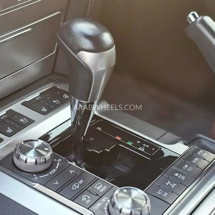 Toyota Land Cruiser 2017 for Sale in Dubai Image-11